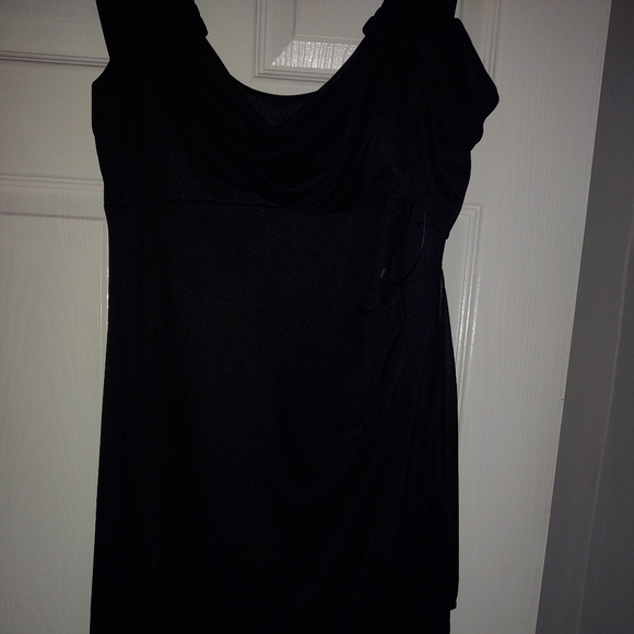 Dress - Picture 3 of 4